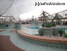 [P04] la etajul 13,piscina descoperita » foto by grecudoina
 - 
<span class="allrVoted glyphicon glyphicon-heart hidden" id="av310678"></span>
<a class="m-l-10 hidden" id="sv310678" onclick="voting_Foto_DelVot(,310678,11387)" role="button">șterge vot <span class="glyphicon glyphicon-remove"></span></a>
<a id="v9310678" class=" c-red"  onclick="voting_Foto_SetVot(310678)" role="button"><span class="glyphicon glyphicon-heart-empty"></span> <b>LIKE</b> = Votează poza</a> <img class="hidden"  id="f310678W9" src="/imagini/loader.gif" border="0" /><span class="AjErrMes hidden" id="e310678ErM"></span>