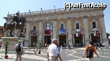 [P26] Statuia lui Marc Aureliu (copia) din Piazza Campidoglio; în spate Palazzo dei Conservatori » foto by nickro
 - 
<span class="allrVoted glyphicon glyphicon-heart hidden" id="av228248"></span>
<a class="m-l-10 hidden" id="sv228248" onclick="voting_Foto_DelVot(,228248,11412)" role="button">șterge vot <span class="glyphicon glyphicon-remove"></span></a>
<a id="v9228248" class=" c-red"  onclick="voting_Foto_SetVot(228248)" role="button"><span class="glyphicon glyphicon-heart-empty"></span> <b>LIKE</b> = Votează poza</a> <img class="hidden"  id="f228248W9" src="/imagini/loader.gif" border="0" /><span class="AjErrMes hidden" id="e228248ErM"></span>