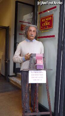 [P67] Einstein oferă informaţii :) ... la Muzeul de Ceară » foto by nickro
 - 
<span class="allrVoted glyphicon glyphicon-heart hidden" id="av228289"></span>
<a class="m-l-10 hidden" id="sv228289" onclick="voting_Foto_DelVot(,228289,11412)" role="button">șterge vot <span class="glyphicon glyphicon-remove"></span></a>
<a id="v9228289" class=" c-red"  onclick="voting_Foto_SetVot(228289)" role="button"><span class="glyphicon glyphicon-heart-empty"></span> <b>LIKE</b> = Votează poza</a> <img class="hidden"  id="f228289W9" src="/imagini/loader.gif" border="0" /><span class="AjErrMes hidden" id="e228289ErM"></span>