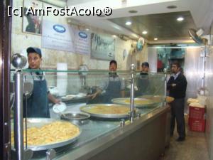 [P17] Habibbah Sweets, de aici clienţii sunt serviţi cu porţiile de kunafa » foto by irinad <span class="label label-default labelC_thin small">NEVOTABILĂ</span>