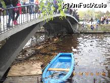 [P05] locul de sub pod unde se odihnesc ratele si lebedele si in prim plan o barca folosita de angajatii ADP pentru ingrijirea animalelor din perimetru. » foto by calinancuta
 - 
<span class="allrVoted glyphicon glyphicon-heart hidden" id="av73467"></span>
<a class="m-l-10 hidden" id="sv73467" onclick="voting_Foto_DelVot(,73467,11447)" role="button">șterge vot <span class="glyphicon glyphicon-remove"></span></a>
<a id="v973467" class=" c-red"  onclick="voting_Foto_SetVot(73467)" role="button"><span class="glyphicon glyphicon-heart-empty"></span> <b>LIKE</b> = Votează poza</a> <img class="hidden"  id="f73467W9" src="/imagini/loader.gif" border="0" /><span class="AjErrMes hidden" id="e73467ErM"></span>