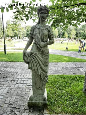[P22] Parc IOR - Una dintre statuile de străjuiesc aleile parcului Cuza » foto by Daisy Petal
 - 
<span class="allrVoted glyphicon glyphicon-heart hidden" id="av1165490"></span>
<a class="m-l-10 hidden" id="sv1165490" onclick="voting_Foto_DelVot(,1165490,11447)" role="button">șterge vot <span class="glyphicon glyphicon-remove"></span></a>
<a id="v91165490" class=" c-red"  onclick="voting_Foto_SetVot(1165490)" role="button"><span class="glyphicon glyphicon-heart-empty"></span> <b>LIKE</b> = Votează poza</a> <img class="hidden"  id="f1165490W9" src="/imagini/loader.gif" border="0" /><span class="AjErrMes hidden" id="e1165490ErM"></span>