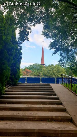 [P14] Biserica Pogorârea Sfântului Duh văzută din parc » foto by k-lator
 - 
<span class="allrVoted glyphicon glyphicon-heart hidden" id="av1231973"></span>
<a class="m-l-10 hidden" id="sv1231973" onclick="voting_Foto_DelVot(,1231973,11447)" role="button">șterge vot <span class="glyphicon glyphicon-remove"></span></a>
<a id="v91231973" class=" c-red"  onclick="voting_Foto_SetVot(1231973)" role="button"><span class="glyphicon glyphicon-heart-empty"></span> <b>LIKE</b> = Votează poza</a> <img class="hidden"  id="f1231973W9" src="/imagini/loader.gif" border="0" /><span class="AjErrMes hidden" id="e1231973ErM"></span>