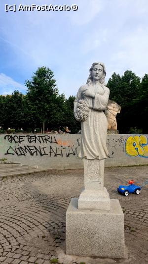 [P27] Statuetă din secțiunea Titan - intrarea dinspre liceul Dante Alighieri » foto by k-lator
 - 
<span class="allrVoted glyphicon glyphicon-heart hidden" id="av1231986"></span>
<a class="m-l-10 hidden" id="sv1231986" onclick="voting_Foto_DelVot(,1231986,11447)" role="button">șterge vot <span class="glyphicon glyphicon-remove"></span></a>
<a id="v91231986" class=" c-red"  onclick="voting_Foto_SetVot(1231986)" role="button"><span class="glyphicon glyphicon-heart-empty"></span> <b>LIKE</b> = Votează poza</a> <img class="hidden"  id="f1231986W9" src="/imagini/loader.gif" border="0" /><span class="AjErrMes hidden" id="e1231986ErM"></span>