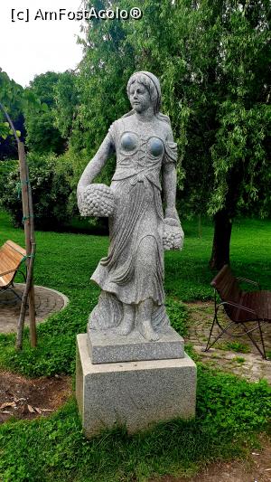 [P05] Statuetă din secțiunea parcului Titan » foto by k-lator
 - 
<span class="allrVoted glyphicon glyphicon-heart hidden" id="av1231964"></span>
<a class="m-l-10 hidden" id="sv1231964" onclick="voting_Foto_DelVot(,1231964,11447)" role="button">șterge vot <span class="glyphicon glyphicon-remove"></span></a>
<a id="v91231964" class=" c-red"  onclick="voting_Foto_SetVot(1231964)" role="button"><span class="glyphicon glyphicon-heart-empty"></span> <b>LIKE</b> = Votează poza</a> <img class="hidden"  id="f1231964W9" src="/imagini/loader.gif" border="0" /><span class="AjErrMes hidden" id="e1231964ErM"></span>