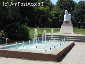 [P05] Bucuresti - Parcul Kiseleff. Bustul lui Hakim Omar Khayyam. » foto by iulianic
 - 
<span class="allrVoted glyphicon glyphicon-heart hidden" id="av1381083"></span>
<a class="m-l-10 hidden" id="sv1381083" onclick="voting_Foto_DelVot(,1381083,11447)" role="button">șterge vot <span class="glyphicon glyphicon-remove"></span></a>
<a id="v91381083" class=" c-red"  onclick="voting_Foto_SetVot(1381083)" role="button"><span class="glyphicon glyphicon-heart-empty"></span> <b>LIKE</b> = Votează poza</a> <img class="hidden"  id="f1381083W9" src="/imagini/loader.gif" border="0" /><span class="AjErrMes hidden" id="e1381083ErM"></span>