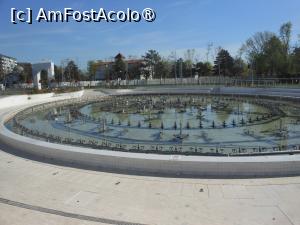 [P06] București - Parcul 'Tudor Arghezi'. Fântâna arteziană în repaus. » foto by iulianic
 - 
<span class="allrVoted glyphicon glyphicon-heart hidden" id="av1422780"></span>
<a class="m-l-10 hidden" id="sv1422780" onclick="voting_Foto_DelVot(,1422780,11447)" role="button">șterge vot <span class="glyphicon glyphicon-remove"></span></a>
<a id="v91422780" class=" c-red"  onclick="voting_Foto_SetVot(1422780)" role="button"><span class="glyphicon glyphicon-heart-empty"></span> <b>LIKE</b> = Votează poza</a> <img class="hidden"  id="f1422780W9" src="/imagini/loader.gif" border="0" /><span class="AjErrMes hidden" id="e1422780ErM"></span>