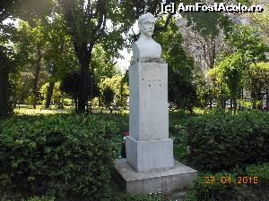 [P41] Bucureşti - Parcul Cişmigiu. George Coşbuc în Rotonda scriitorilor.  » foto by iulianic
 - 
<span class="allrVoted glyphicon glyphicon-heart hidden" id="av613722"></span>
<a class="m-l-10 hidden" id="sv613722" onclick="voting_Foto_DelVot(,613722,11447)" role="button">șterge vot <span class="glyphicon glyphicon-remove"></span></a>
<a id="v9613722" class=" c-red"  onclick="voting_Foto_SetVot(613722)" role="button"><span class="glyphicon glyphicon-heart-empty"></span> <b>LIKE</b> = Votează poza</a> <img class="hidden"  id="f613722W9" src="/imagini/loader.gif" border="0" /><span class="AjErrMes hidden" id="e613722ErM"></span>