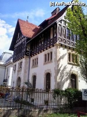 [P02] Bulevardul Dacia, vilă lângă intrarea în Parcul Ioanid / Ion Voicu » foto by Dragoș_MD
 - 
<span class="allrVoted glyphicon glyphicon-heart hidden" id="av505250"></span>
<a class="m-l-10 hidden" id="sv505250" onclick="voting_Foto_DelVot(,505250,11447)" role="button">șterge vot <span class="glyphicon glyphicon-remove"></span></a>
<a id="v9505250" class=" c-red"  onclick="voting_Foto_SetVot(505250)" role="button"><span class="glyphicon glyphicon-heart-empty"></span> <b>LIKE</b> = Votează poza</a> <img class="hidden"  id="f505250W9" src="/imagini/loader.gif" border="0" /><span class="AjErrMes hidden" id="e505250ErM"></span>