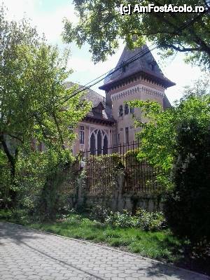 [P03] Parcul Ioanid / Ion Voicu - casa Lowendal » foto by Dragoș_MD
 - 
<span class="allrVoted glyphicon glyphicon-heart hidden" id="av505251"></span>
<a class="m-l-10 hidden" id="sv505251" onclick="voting_Foto_DelVot(,505251,11447)" role="button">șterge vot <span class="glyphicon glyphicon-remove"></span></a>
<a id="v9505251" class=" c-red"  onclick="voting_Foto_SetVot(505251)" role="button"><span class="glyphicon glyphicon-heart-empty"></span> <b>LIKE</b> = Votează poza</a> <img class="hidden"  id="f505251W9" src="/imagini/loader.gif" border="0" /><span class="AjErrMes hidden" id="e505251ErM"></span>