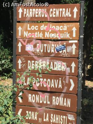 [P03] Indicatoare in Parcul Cismigiu » foto by Dan&Ema
 - 
<span class="allrVoted glyphicon glyphicon-heart hidden" id="av803850"></span>
<a class="m-l-10 hidden" id="sv803850" onclick="voting_Foto_DelVot(,803850,11447)" role="button">șterge vot <span class="glyphicon glyphicon-remove"></span></a>
<a id="v9803850" class=" c-red"  onclick="voting_Foto_SetVot(803850)" role="button"><span class="glyphicon glyphicon-heart-empty"></span> <b>LIKE</b> = Votează poza</a> <img class="hidden"  id="f803850W9" src="/imagini/loader.gif" border="0" /><span class="AjErrMes hidden" id="e803850ErM"></span>