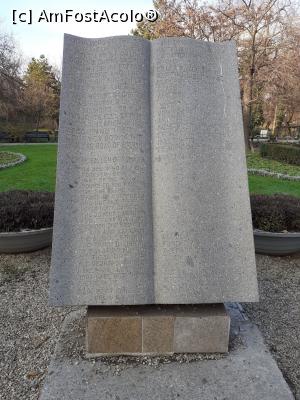 [P17] 17. Abia se poate citi că este ridicat în memoria soldaților americani căzuți în al II-le război mondial, pe pământ românesc.  » foto by doinafil
 - 
<span class="allrVoted glyphicon glyphicon-heart hidden" id="av1140585"></span>
<a class="m-l-10 hidden" id="sv1140585" onclick="voting_Foto_DelVot(,1140585,11447)" role="button">șterge vot <span class="glyphicon glyphicon-remove"></span></a>
<a id="v91140585" class=" c-red"  onclick="voting_Foto_SetVot(1140585)" role="button"><span class="glyphicon glyphicon-heart-empty"></span> <b>LIKE</b> = Votează poza</a> <img class="hidden"  id="f1140585W9" src="/imagini/loader.gif" border="0" /><span class="AjErrMes hidden" id="e1140585ErM"></span>