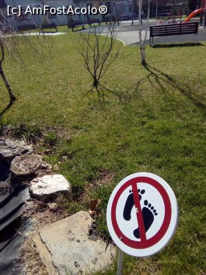 [P20] In parc, peisaj urban, nu avem voie sa calcam pe iarba,  » foto by danaeldreny*
 - 
<span class="allrVoted glyphicon glyphicon-heart hidden" id="av842819"></span>
<a class="m-l-10 hidden" id="sv842819" onclick="voting_Foto_DelVot(,842819,11447)" role="button">șterge vot <span class="glyphicon glyphicon-remove"></span></a>
<a id="v9842819" class=" c-red"  onclick="voting_Foto_SetVot(842819)" role="button"><span class="glyphicon glyphicon-heart-empty"></span> <b>LIKE</b> = Votează poza</a> <img class="hidden"  id="f842819W9" src="/imagini/loader.gif" border="0" /><span class="AjErrMes hidden" id="e842819ErM"></span>