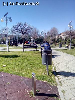[P31] In parc, peisaj urban, prim plan, stalpisor de iluminat nocturn,  » foto by danaeldreny*
 - 
<span class="allrVoted glyphicon glyphicon-heart hidden" id="av842830"></span>
<a class="m-l-10 hidden" id="sv842830" onclick="voting_Foto_DelVot(,842830,11447)" role="button">șterge vot <span class="glyphicon glyphicon-remove"></span></a>
<a id="v9842830" class=" c-red"  onclick="voting_Foto_SetVot(842830)" role="button"><span class="glyphicon glyphicon-heart-empty"></span> <b>LIKE</b> = Votează poza</a> <img class="hidden"  id="f842830W9" src="/imagini/loader.gif" border="0" /><span class="AjErrMes hidden" id="e842830ErM"></span>