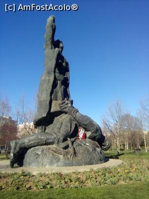 [P06] Monumentul de la intrarea in Parcul Florilor,  » foto by danaeldreny*
 - 
<span class="allrVoted glyphicon glyphicon-heart hidden" id="av842904"></span>
<a class="m-l-10 hidden" id="sv842904" onclick="voting_Foto_DelVot(,842904,11447)" role="button">șterge vot <span class="glyphicon glyphicon-remove"></span></a>
<a id="v9842904" class=" c-red"  onclick="voting_Foto_SetVot(842904)" role="button"><span class="glyphicon glyphicon-heart-empty"></span> <b>LIKE</b> = Votează poza</a> <img class="hidden"  id="f842904W9" src="/imagini/loader.gif" border="0" /><span class="AjErrMes hidden" id="e842904ErM"></span>