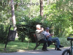 [P13] Doi pensionari cârcotaşi » foto by Michi
 - 
<span class="allrVoted glyphicon glyphicon-heart hidden" id="av1241899"></span>
<a class="m-l-10 hidden" id="sv1241899" onclick="voting_Foto_DelVot(,1241899,11447)" role="button">șterge vot <span class="glyphicon glyphicon-remove"></span></a>
<a id="v91241899" class=" c-red"  onclick="voting_Foto_SetVot(1241899)" role="button"><span class="glyphicon glyphicon-heart-empty"></span> <b>LIKE</b> = Votează poza</a> <img class="hidden"  id="f1241899W9" src="/imagini/loader.gif" border="0" /><span class="AjErrMes hidden" id="e1241899ErM"></span>