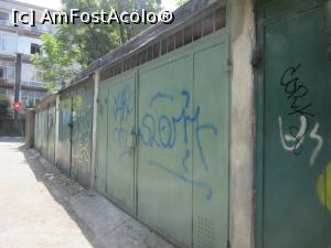 [P13] O stradă plină de garaje metalice de tip vechi, toate vopsite în verde Aprozar » foto by Michi
 - 
<span class="allrVoted glyphicon glyphicon-heart hidden" id="av974404"></span>
<a class="m-l-10 hidden" id="sv974404" onclick="voting_Foto_DelVot(,974404,11447)" role="button">șterge vot <span class="glyphicon glyphicon-remove"></span></a>
<a id="v9974404" class=" c-red"  onclick="voting_Foto_SetVot(974404)" role="button"><span class="glyphicon glyphicon-heart-empty"></span> <b>LIKE</b> = Votează poza</a> <img class="hidden"  id="f974404W9" src="/imagini/loader.gif" border="0" /><span class="AjErrMes hidden" id="e974404ErM"></span>