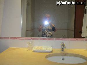 [P05] Pe chiuveta am gasit sampon, balsam. sapun, iar paharele in material steril » foto by bica adriana
 - 
<span class="allrVoted glyphicon glyphicon-heart hidden" id="av513423"></span>
<a class="m-l-10 hidden" id="sv513423" onclick="voting_Foto_DelVot(,513423,11454)" role="button">șterge vot <span class="glyphicon glyphicon-remove"></span></a>
<a id="v9513423" class=" c-red"  onclick="voting_Foto_SetVot(513423)" role="button"><span class="glyphicon glyphicon-heart-empty"></span> <b>LIKE</b> = Votează poza</a> <img class="hidden"  id="f513423W9" src="/imagini/loader.gif" border="0" /><span class="AjErrMes hidden" id="e513423ErM"></span>