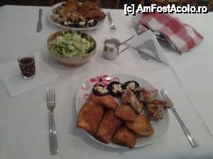 [P01] Cina: dovlecei pane cu mujdei (mmm...) ciupercute si aripi de pui. Si visinata.  » foto by Pitic
 - 
<span class="allrVoted glyphicon glyphicon-heart hidden" id="av463299"></span>
<a class="m-l-10 hidden" id="sv463299" onclick="voting_Foto_DelVot(,463299,11465)" role="button">șterge vot <span class="glyphicon glyphicon-remove"></span></a>
<a id="v9463299" class=" c-red"  onclick="voting_Foto_SetVot(463299)" role="button"><span class="glyphicon glyphicon-heart-empty"></span> <b>LIKE</b> = Votează poza</a> <img class="hidden"  id="f463299W9" src="/imagini/loader.gif" border="0" /><span class="AjErrMes hidden" id="e463299ErM"></span>