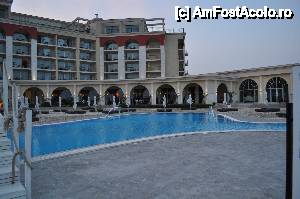 [P16] piscina si terasa restaurantului a la carte » foto by ailynuka
 - 
<span class="allrVoted glyphicon glyphicon-heart hidden" id="av457031"></span>
<a class="m-l-10 hidden" id="sv457031" onclick="voting_Foto_DelVot(,457031,11470)" role="button">șterge vot <span class="glyphicon glyphicon-remove"></span></a>
<a id="v9457031" class=" c-red"  onclick="voting_Foto_SetVot(457031)" role="button"><span class="glyphicon glyphicon-heart-empty"></span> <b>LIKE</b> = Votează poza</a> <img class="hidden"  id="f457031W9" src="/imagini/loader.gif" border="0" /><span class="AjErrMes hidden" id="e457031ErM"></span>