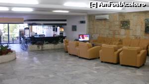 [P02] Hotel Slavuna 2014 - lobby bar.  » foto by Nicu V
 - 
<span class="allrVoted glyphicon glyphicon-heart hidden" id="av565357"></span>
<a class="m-l-10 hidden" id="sv565357" onclick="voting_Foto_DelVot(,565357,11483)" role="button">șterge vot <span class="glyphicon glyphicon-remove"></span></a>
<a id="v9565357" class=" c-red"  onclick="voting_Foto_SetVot(565357)" role="button"><span class="glyphicon glyphicon-heart-empty"></span> <b>LIKE</b> = Votează poza</a> <img class="hidden"  id="f565357W9" src="/imagini/loader.gif" border="0" /><span class="AjErrMes hidden" id="e565357ErM"></span>