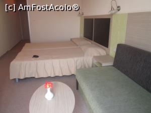 [P07] Hotel Slavuna. Camera dubla cu doua paturi de o persoana, alaturate.  » foto by Floria
 - 
<span class="allrVoted glyphicon glyphicon-heart hidden" id="av964156"></span>
<a class="m-l-10 hidden" id="sv964156" onclick="voting_Foto_DelVot(,964156,11483)" role="button">șterge vot <span class="glyphicon glyphicon-remove"></span></a>
<a id="v9964156" class=" c-red"  onclick="voting_Foto_SetVot(964156)" role="button"><span class="glyphicon glyphicon-heart-empty"></span> <b>LIKE</b> = Votează poza</a> <img class="hidden"  id="f964156W9" src="/imagini/loader.gif" border="0" /><span class="AjErrMes hidden" id="e964156ErM"></span>