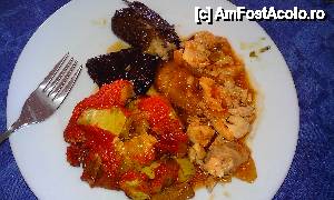 [P01] sarmalute cu orez, piept si pulpa de pui cu legume si mancare de dovlecei cu rosii » foto by ultras_fabian
 - 
<span class="allrVoted glyphicon glyphicon-heart hidden" id="av442788"></span>
<a class="m-l-10 hidden" id="sv442788" onclick="voting_Foto_DelVot(,442788,11483)" role="button">șterge vot <span class="glyphicon glyphicon-remove"></span></a>
<a id="v9442788" class=" c-red"  onclick="voting_Foto_SetVot(442788)" role="button"><span class="glyphicon glyphicon-heart-empty"></span> <b>LIKE</b> = Votează poza</a> <img class="hidden"  id="f442788W9" src="/imagini/loader.gif" border="0" /><span class="AjErrMes hidden" id="e442788ErM"></span>
