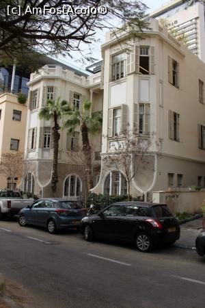 [P26] Tel Aviv, Bulevardul Rothschild, casă Bauhaus » foto by mprofeanu
 - 
<span class="allrVoted glyphicon glyphicon-heart hidden" id="av962500"></span>
<a class="m-l-10 hidden" id="sv962500" onclick="voting_Foto_DelVot(,962500,11509)" role="button">șterge vot <span class="glyphicon glyphicon-remove"></span></a>
<a id="v9962500" class=" c-red"  onclick="voting_Foto_SetVot(962500)" role="button"><span class="glyphicon glyphicon-heart-empty"></span> <b>LIKE</b> = Votează poza</a> <img class="hidden"  id="f962500W9" src="/imagini/loader.gif" border="0" /><span class="AjErrMes hidden" id="e962500ErM"></span>