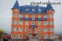 [P01] Hotelul Oazis, situat în satul Ostriţa, la câţiva metri de Cernăuţi » foto by Ovidiu istorie
 - 
<span class="allrVoted glyphicon glyphicon-heart hidden" id="av315965"></span>
<a class="m-l-10 hidden" id="sv315965" onclick="voting_Foto_DelVot(,315965,11519)" role="button">șterge vot <span class="glyphicon glyphicon-remove"></span></a>
<a id="v9315965" class=" c-red"  onclick="voting_Foto_SetVot(315965)" role="button"><span class="glyphicon glyphicon-heart-empty"></span> <b>LIKE</b> = Votează poza</a> <img class="hidden"  id="f315965W9" src="/imagini/loader.gif" border="0" /><span class="AjErrMes hidden" id="e315965ErM"></span>