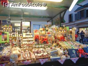 [P13] Cine doreste sa cumpere? Fratelli Fava in piazza delle Erbe.  » foto by GabrielaG
 - 
<span class="allrVoted glyphicon glyphicon-heart hidden" id="av742443"></span>
<a class="m-l-10 hidden" id="sv742443" onclick="voting_Foto_DelVot(,742443,11571)" role="button">șterge vot <span class="glyphicon glyphicon-remove"></span></a>
<a id="v9742443" class=" c-red"  onclick="voting_Foto_SetVot(742443)" role="button"><span class="glyphicon glyphicon-heart-empty"></span> <b>LIKE</b> = Votează poza</a> <img class="hidden"  id="f742443W9" src="/imagini/loader.gif" border="0" /><span class="AjErrMes hidden" id="e742443ErM"></span>