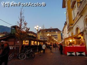 [P06] Targul de Craciun din Piazza Walther Von Der Vogelweide » foto by GabrielaG
 - 
<span class="allrVoted glyphicon glyphicon-heart hidden" id="av742436"></span>
<a class="m-l-10 hidden" id="sv742436" onclick="voting_Foto_DelVot(,742436,11571)" role="button">șterge vot <span class="glyphicon glyphicon-remove"></span></a>
<a id="v9742436" class=" c-red"  onclick="voting_Foto_SetVot(742436)" role="button"><span class="glyphicon glyphicon-heart-empty"></span> <b>LIKE</b> = Votează poza</a> <img class="hidden"  id="f742436W9" src="/imagini/loader.gif" border="0" /><span class="AjErrMes hidden" id="e742436ErM"></span>