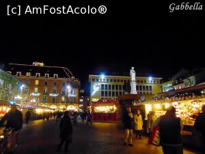 [P08] Seara- Piazza Walther Von Der Vogelweide » foto by GabrielaG
 - 
<span class="allrVoted glyphicon glyphicon-heart hidden" id="av742438"></span>
<a class="m-l-10 hidden" id="sv742438" onclick="voting_Foto_DelVot(,742438,11571)" role="button">șterge vot <span class="glyphicon glyphicon-remove"></span></a>
<a id="v9742438" class=" c-red"  onclick="voting_Foto_SetVot(742438)" role="button"><span class="glyphicon glyphicon-heart-empty"></span> <b>LIKE</b> = Votează poza</a> <img class="hidden"  id="f742438W9" src="/imagini/loader.gif" border="0" /><span class="AjErrMes hidden" id="e742438ErM"></span>