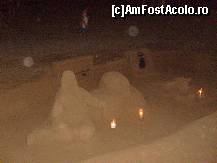 [P24] Cu astfel de sculpturi in nisip, iluminate nocturn, mai castiga autorii un ban, din donatii benevole. » foto by GYL*
 - 
<span class="allrVoted glyphicon glyphicon-heart hidden" id="av320704"></span>
<a class="m-l-10 hidden" id="sv320704" onclick="voting_Foto_DelVot(,320704,11577)" role="button">șterge vot <span class="glyphicon glyphicon-remove"></span></a>
<a id="v9320704" class=" c-red"  onclick="voting_Foto_SetVot(320704)" role="button"><span class="glyphicon glyphicon-heart-empty"></span> <b>LIKE</b> = Votează poza</a> <img class="hidden"  id="f320704W9" src="/imagini/loader.gif" border="0" /><span class="AjErrMes hidden" id="e320704ErM"></span>