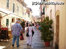 [P17] Alcudia are o parte medievala foarte interesanta, cu multe localuri si magazine mici, foarte animata ziua, dar dezamagitor de pustie seara. » foto by aditzu
 - 
<span class="allrVoted glyphicon glyphicon-heart hidden" id="av322783"></span>
<a class="m-l-10 hidden" id="sv322783" onclick="voting_Foto_DelVot(,322783,11589)" role="button">șterge vot <span class="glyphicon glyphicon-remove"></span></a>
<a id="v9322783" class=" c-red"  onclick="voting_Foto_SetVot(322783)" role="button"><span class="glyphicon glyphicon-heart-empty"></span> <b>LIKE</b> = Votează poza</a> <img class="hidden"  id="f322783W9" src="/imagini/loader.gif" border="0" /><span class="AjErrMes hidden" id="e322783ErM"></span>
