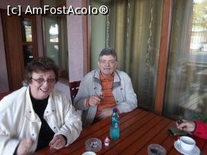 [P06] Subsemnata cu soțul.  » foto by Carmen Ion
 - 
<span class="allrVoted glyphicon glyphicon-heart hidden" id="av850789"></span>
<a class="m-l-10 hidden" id="sv850789" onclick="voting_Foto_DelVot(,850789,11592)" role="button">șterge vot <span class="glyphicon glyphicon-remove"></span></a>
<a id="v9850789" class=" c-red"  onclick="voting_Foto_SetVot(850789)" role="button"><span class="glyphicon glyphicon-heart-empty"></span> <b>LIKE</b> = Votează poza</a> <img class="hidden"  id="f850789W9" src="/imagini/loader.gif" border="0" /><span class="AjErrMes hidden" id="e850789ErM"></span>