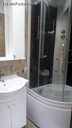 [P08] The master bathroom :-)  » foto by angell
 - 
<span class="allrVoted glyphicon glyphicon-heart hidden" id="av734794"></span>
<a class="m-l-10 hidden" id="sv734794" onclick="voting_Foto_DelVot(,734794,11616)" role="button">șterge vot <span class="glyphicon glyphicon-remove"></span></a>
<a id="v9734794" class=" c-red"  onclick="voting_Foto_SetVot(734794)" role="button"><span class="glyphicon glyphicon-heart-empty"></span> <b>LIKE</b> = Votează poza</a> <img class="hidden"  id="f734794W9" src="/imagini/loader.gif" border="0" /><span class="AjErrMes hidden" id="e734794ErM"></span>
