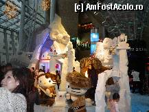 [P05] La intrarea in Mall-ul din complexul hotelului.. Ice age Hello kitty » foto by roxana.tomina
 - 
<span class="allrVoted glyphicon glyphicon-heart hidden" id="av323747"></span>
<a class="m-l-10 hidden" id="sv323747" onclick="voting_Foto_DelVot(,323747,11630)" role="button">șterge vot <span class="glyphicon glyphicon-remove"></span></a>
<a id="v9323747" class=" c-red"  onclick="voting_Foto_SetVot(323747)" role="button"><span class="glyphicon glyphicon-heart-empty"></span> <b>LIKE</b> = Votează poza</a> <img class="hidden"  id="f323747W9" src="/imagini/loader.gif" border="0" /><span class="AjErrMes hidden" id="e323747ErM"></span>