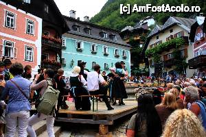 [P03] Hallstatt, Salzkammergut - o sarbatoare locala » foto by cristi_an3000
 - 
<span class="allrVoted glyphicon glyphicon-heart hidden" id="av443284"></span>
<a class="m-l-10 hidden" id="sv443284" onclick="voting_Foto_DelVot(,443284,11696)" role="button">șterge vot <span class="glyphicon glyphicon-remove"></span></a>
<a id="v9443284" class=" c-red"  onclick="voting_Foto_SetVot(443284)" role="button"><span class="glyphicon glyphicon-heart-empty"></span> <b>LIKE</b> = Votează poza</a> <img class="hidden"  id="f443284W9" src="/imagini/loader.gif" border="0" /><span class="AjErrMes hidden" id="e443284ErM"></span>