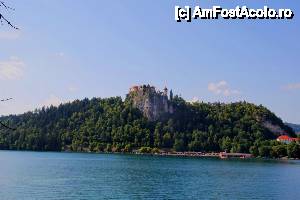 [P39] castelul Bled, vedere de langa Lacul Bled, Slovenia » foto by cristi_an3000
 - 
<span class="allrVoted glyphicon glyphicon-heart hidden" id="av443320"></span>
<a class="m-l-10 hidden" id="sv443320" onclick="voting_Foto_DelVot(,443320,11696)" role="button">șterge vot <span class="glyphicon glyphicon-remove"></span></a>
<a id="v9443320" class=" c-red"  onclick="voting_Foto_SetVot(443320)" role="button"><span class="glyphicon glyphicon-heart-empty"></span> <b>LIKE</b> = Votează poza</a> <img class="hidden"  id="f443320W9" src="/imagini/loader.gif" border="0" /><span class="AjErrMes hidden" id="e443320ErM"></span>