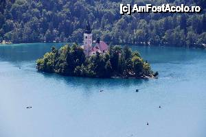 [P46] Lacul Bled, vedere de sus de la castel » foto by cristi_an3000
 - 
<span class="allrVoted glyphicon glyphicon-heart hidden" id="av443327"></span>
<a class="m-l-10 hidden" id="sv443327" onclick="voting_Foto_DelVot(,443327,11696)" role="button">șterge vot <span class="glyphicon glyphicon-remove"></span></a>
<a id="v9443327" class=" c-red"  onclick="voting_Foto_SetVot(443327)" role="button"><span class="glyphicon glyphicon-heart-empty"></span> <b>LIKE</b> = Votează poza</a> <img class="hidden"  id="f443327W9" src="/imagini/loader.gif" border="0" /><span class="AjErrMes hidden" id="e443327ErM"></span>