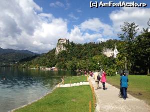 [P15] Lacul Bled, Slovenia » foto by cristi_an3000
 - 
<span class="allrVoted glyphicon glyphicon-heart hidden" id="av550815"></span>
<a class="m-l-10 hidden" id="sv550815" onclick="voting_Foto_DelVot(,550815,11696)" role="button">șterge vot <span class="glyphicon glyphicon-remove"></span></a>
<a id="v9550815" class=" c-red"  onclick="voting_Foto_SetVot(550815)" role="button"><span class="glyphicon glyphicon-heart-empty"></span> <b>LIKE</b> = Votează poza</a> <img class="hidden"  id="f550815W9" src="/imagini/loader.gif" border="0" /><span class="AjErrMes hidden" id="e550815ErM"></span>