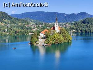 [P09] Celebra insuliță din mijlocul lacului Bled » foto by crismis
 - 
<span class="allrVoted glyphicon glyphicon-heart hidden" id="av1502481"></span>
<a class="m-l-10 hidden" id="sv1502481" onclick="voting_Foto_DelVot(,1502481,11696)" role="button">șterge vot <span class="glyphicon glyphicon-remove"></span></a>
<a id="v91502481" class=" c-red"  onclick="voting_Foto_SetVot(1502481)" role="button"><span class="glyphicon glyphicon-heart-empty"></span> <b>LIKE</b> = Votează poza</a> <img class="hidden"  id="f1502481W9" src="/imagini/loader.gif" border="0" /><span class="AjErrMes hidden" id="e1502481ErM"></span>