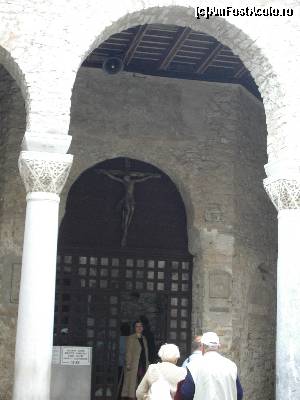 [P08] Intrarea în basilică » foto by Yersinia Pestis
 - 
<span class="allrVoted glyphicon glyphicon-heart hidden" id="av572920"></span>
<a class="m-l-10 hidden" id="sv572920" onclick="voting_Foto_DelVot(,572920,11696)" role="button">șterge vot <span class="glyphicon glyphicon-remove"></span></a>
<a id="v9572920" class=" c-red"  onclick="voting_Foto_SetVot(572920)" role="button"><span class="glyphicon glyphicon-heart-empty"></span> <b>LIKE</b> = Votează poza</a> <img class="hidden"  id="f572920W9" src="/imagini/loader.gif" border="0" /><span class="AjErrMes hidden" id="e572920ErM"></span>