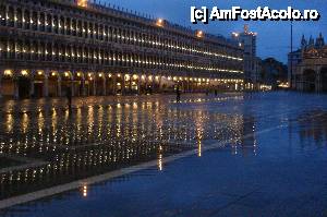 [P05] Venetia - Piata San Marco sub ape » foto by georgerizescu
 - 
<span class="allrVoted glyphicon glyphicon-heart hidden" id="av481106"></span>
<a class="m-l-10 hidden" id="sv481106" onclick="voting_Foto_DelVot(,481106,11696)" role="button">șterge vot <span class="glyphicon glyphicon-remove"></span></a>
<a id="v9481106" class=" c-red"  onclick="voting_Foto_SetVot(481106)" role="button"><span class="glyphicon glyphicon-heart-empty"></span> <b>LIKE</b> = Votează poza</a> <img class="hidden"  id="f481106W9" src="/imagini/loader.gif" border="0" /><span class="AjErrMes hidden" id="e481106ErM"></span>
