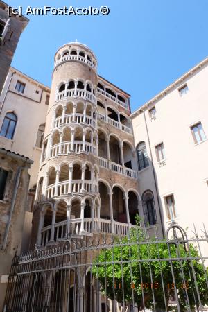 [P16] Scala Contarini del Bovolo » foto by nickro
 - 
<span class="allrVoted glyphicon glyphicon-heart hidden" id="av898858"></span>
<a class="m-l-10 hidden" id="sv898858" onclick="voting_Foto_DelVot(,898858,11696)" role="button">șterge vot <span class="glyphicon glyphicon-remove"></span></a>
<a id="v9898858" class=" c-red"  onclick="voting_Foto_SetVot(898858)" role="button"><span class="glyphicon glyphicon-heart-empty"></span> <b>LIKE</b> = Votează poza</a> <img class="hidden"  id="f898858W9" src="/imagini/loader.gif" border="0" /><span class="AjErrMes hidden" id="e898858ErM"></span>