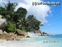 [P13] Partea stanga a plajei Anse Patates, unde valurile se spargeau de formatiunile granitice, creand acele ritmuri sonore pe care adormeam in fiecare noapte... » foto by Delia1313
 - 
<span class="allrVoted glyphicon glyphicon-heart hidden" id="av329903"></span>
<a class="m-l-10 hidden" id="sv329903" onclick="voting_Foto_DelVot(,329903,11699)" role="button">șterge vot <span class="glyphicon glyphicon-remove"></span></a>
<a id="v9329903" class=" c-red"  onclick="voting_Foto_SetVot(329903)" role="button"><span class="glyphicon glyphicon-heart-empty"></span> <b>LIKE</b> = Votează poza</a> <img class="hidden"  id="f329903W9" src="/imagini/loader.gif" border="0" /><span class="AjErrMes hidden" id="e329903ErM"></span>