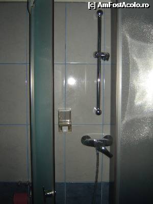 [P31] Pensiune La Dolce Vita - cabina de dus » foto by sunflower
 - 
<span class="allrVoted glyphicon glyphicon-heart hidden" id="av343703"></span>
<a class="m-l-10 hidden" id="sv343703" onclick="voting_Foto_DelVot(,343703,11721)" role="button">șterge vot <span class="glyphicon glyphicon-remove"></span></a>
<a id="v9343703" class=" c-red"  onclick="voting_Foto_SetVot(343703)" role="button"><span class="glyphicon glyphicon-heart-empty"></span> <b>LIKE</b> = Votează poza</a> <img class="hidden"  id="f343703W9" src="/imagini/loader.gif" border="0" /><span class="AjErrMes hidden" id="e343703ErM"></span>
