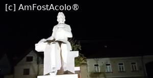 [P09] Dimineața, la Avrig, statuia lui Gheorghe Lazăr » foto by Mioritik
 - 
<span class="allrVoted glyphicon glyphicon-heart hidden" id="av1398767"></span>
<a class="m-l-10 hidden" id="sv1398767" onclick="voting_Foto_DelVot(,1398767,11727)" role="button">șterge vot <span class="glyphicon glyphicon-remove"></span></a>
<a id="v91398767" class=" c-red"  onclick="voting_Foto_SetVot(1398767)" role="button"><span class="glyphicon glyphicon-heart-empty"></span> <b>LIKE</b> = Votează poza</a> <img class="hidden"  id="f1398767W9" src="/imagini/loader.gif" border="0" /><span class="AjErrMes hidden" id="e1398767ErM"></span>