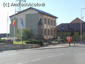 [P05] Avrig - În centrul orașului, bustul lui Gheorghe Lazăr. » foto by iulianic
 - 
<span class="allrVoted glyphicon glyphicon-heart hidden" id="av1350817"></span>
<a class="m-l-10 hidden" id="sv1350817" onclick="voting_Foto_DelVot(,1350817,11727)" role="button">șterge vot <span class="glyphicon glyphicon-remove"></span></a>
<a id="v91350817" class=" c-red"  onclick="voting_Foto_SetVot(1350817)" role="button"><span class="glyphicon glyphicon-heart-empty"></span> <b>LIKE</b> = Votează poza</a> <img class="hidden"  id="f1350817W9" src="/imagini/loader.gif" border="0" /><span class="AjErrMes hidden" id="e1350817ErM"></span>