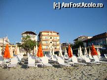 [P08] o parte din plaja si hotelul vazut din fata » foto by michaella
 - 
<span class="allrVoted glyphicon glyphicon-heart hidden" id="av330300"></span>
<a class="m-l-10 hidden" id="sv330300" onclick="voting_Foto_DelVot(,330300,11776)" role="button">șterge vot <span class="glyphicon glyphicon-remove"></span></a>
<a id="v9330300" class=" c-red"  onclick="voting_Foto_SetVot(330300)" role="button"><span class="glyphicon glyphicon-heart-empty"></span> <b>LIKE</b> = Votează poza</a> <img class="hidden"  id="f330300W9" src="/imagini/loader.gif" border="0" /><span class="AjErrMes hidden" id="e330300ErM"></span>